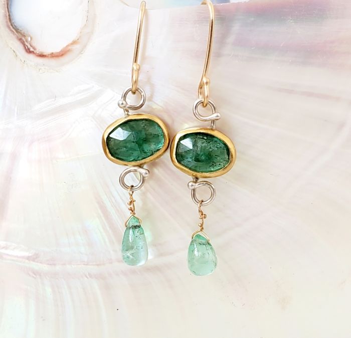 Rose Cut Emerald Drop Earrings - Image 2